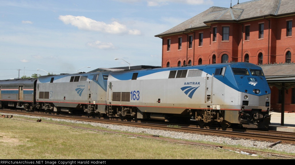 AMTK 163 & AMTK 51 lead train 92 northbound